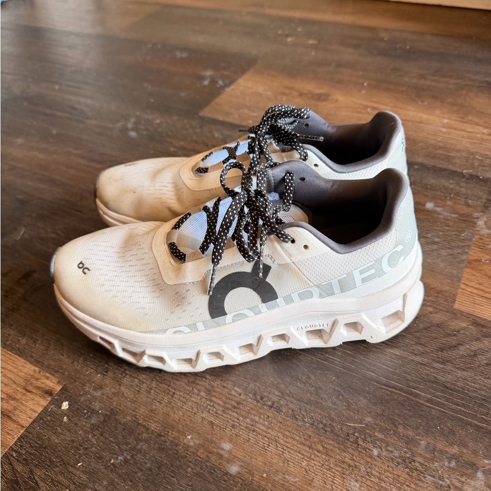 On Running Women's Cream and Black Athletic Shoes - Picture 3 of 11